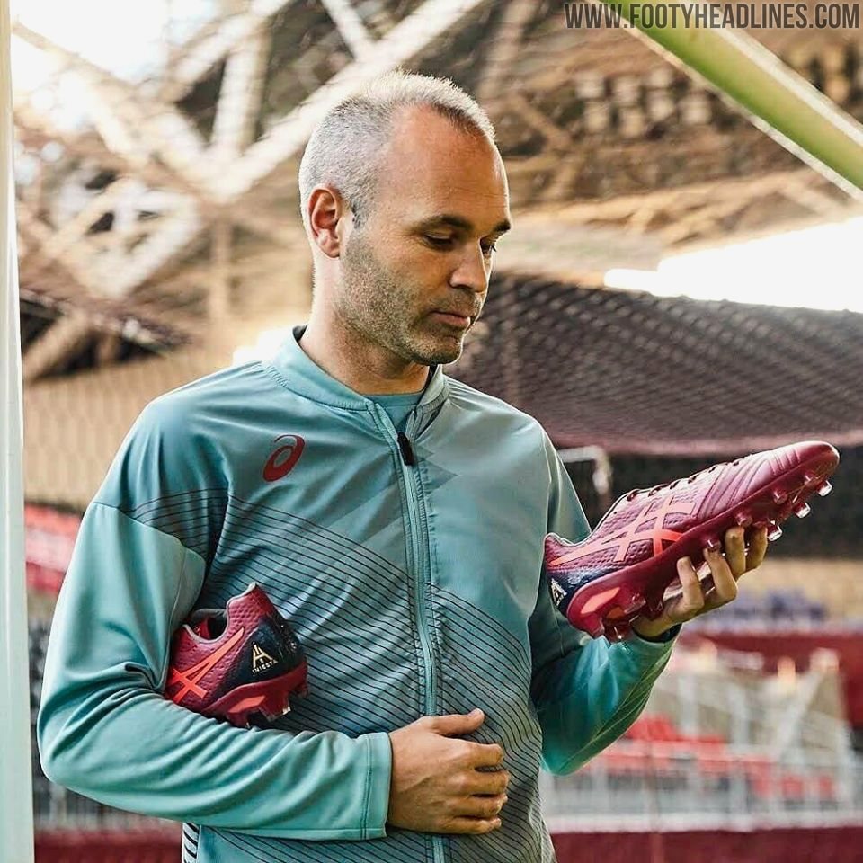 Iniesta asics outlet